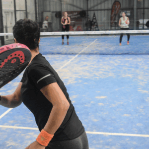 Pack Starter padel Paris – 4 heures de cours collectifs pour débutants et intermédiaires